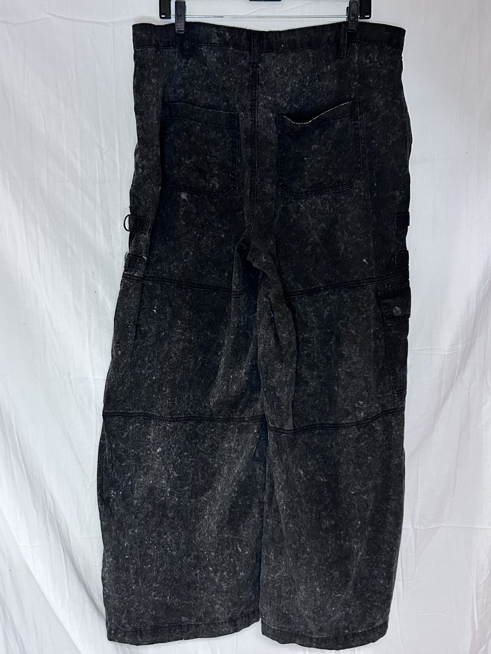 Hot Topic Women's size 18 Black Cargo Utility Pants with Zipper Ankles - Picture 2 of 16